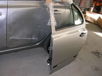 他は鈑金で修理し、修理費を圧縮できた事例。